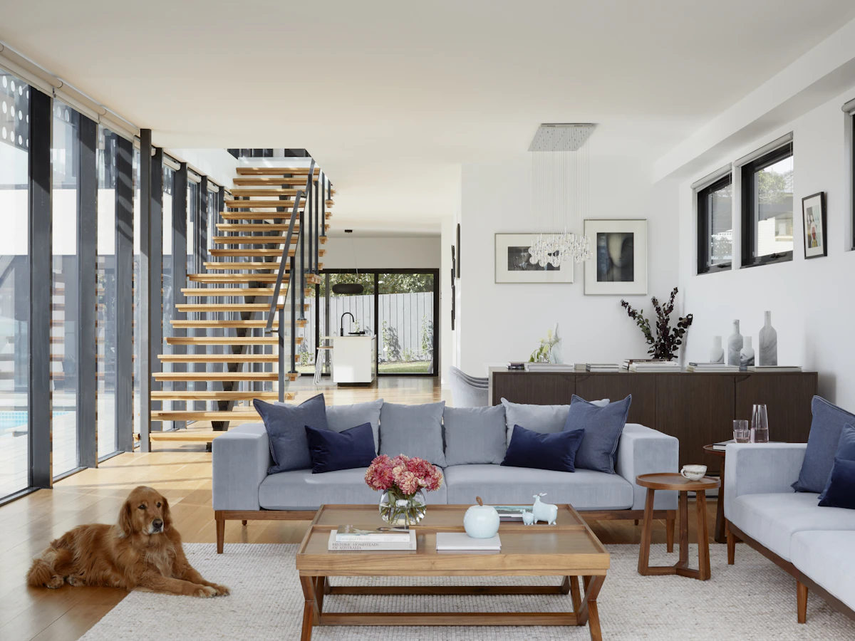 Interior amplio de una vivienda moderna